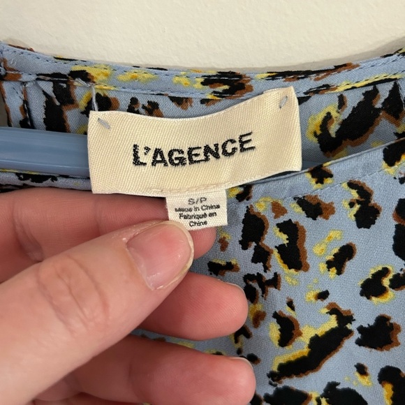 L’AGENCE Women’s Small Dylan 100% Silk Blouse In Sky Blue Sauvage Bell Sleeve - Picture 6 of 11